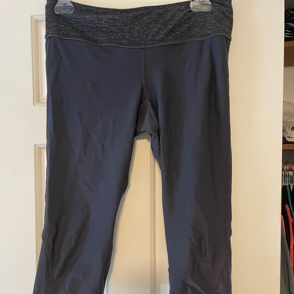 GapBody Cropped Grey Leggings